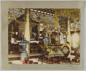 Dentro de un templo budista, Ikegami, Tokio, Japón de Japanese Photographer