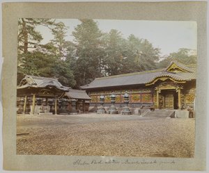 Dentro de los terrenos del templo, Parque Shiba, Tokio, Japón de Japanese Photographer