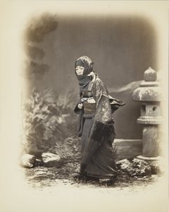 Mujer japonesa en la nieve