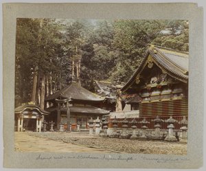Pozo sagrado y almacenes, Tōshō-gū, Nikko, Japón de Japanese Photographer