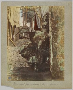 Poste tallado en piedra en la entrada de Tōshō-gū, Nikko, Japón de Japanese Photographer