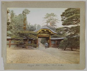 Puerta del Templo, Parque Shiba, Tokio, Japón (foto en blanco y negro coloreada a mano) de Japanese Photographer