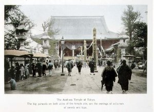 El templo Asakusa en Tokio, c.1880 de Japanese Photographer