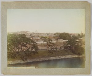 Ciudad de Tokio desde el Palacio Imperial, Japón (foto en blanco y negro coloreada a mano) de Japanese Photographer