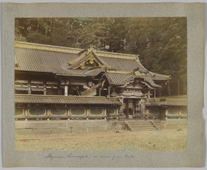Tōshō-gū visto desde la puerta, Nikko, Japón