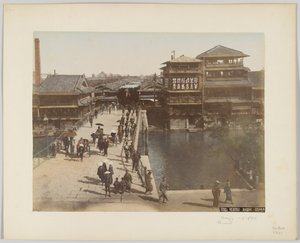 Yebisu Bashi, Osaka, Japón, c.1890 (foto en blanco y negro coloreada a mano) de Japanese Photographer