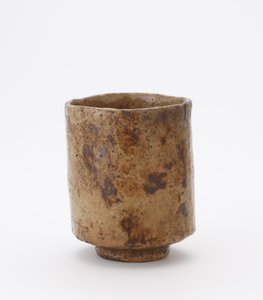 Tazón de té cilíndrico con inscripción, taller desconocido de Raku de Japanese School