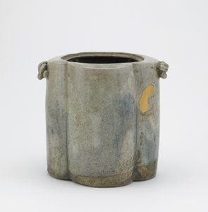 Jarra de agua para ceremonia del té con cuatro lóbulos y dos asas, prefectura de Gifu, período Edo, mediados del siglo XVII de Japanese School