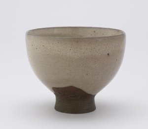 Cuenco de Té Inkyuzan en forma de Goki, con cifra impresa, Cuenco de Té (gokijawan), c.1804-25 de Japanese School