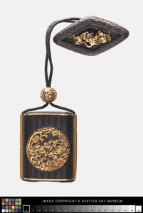 Inro con diseños florales, ojime y netsuke, siglo XVIII-principios del siglo XIX de Japanese School