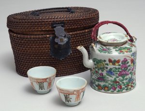 Juego de té japonés con estuche de mimbre, c.1850 de Japanese School