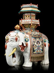 Elefante estilo Kakiemon de Japanese School