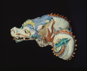 Modelo de dragón Kakiemon, siglo XVII (cerámica)