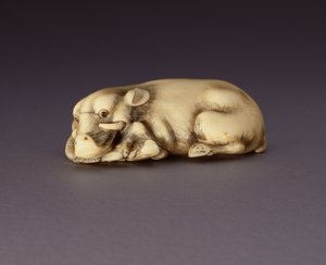 Netsuke que representa un jabalí reclinado, c. 1750-80
