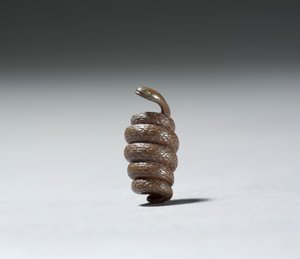 Ojime en forma de serpiente