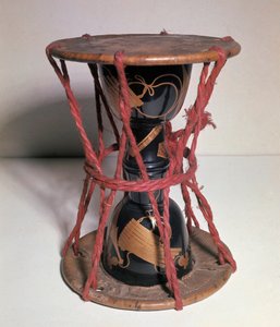 Otsuzumi: tambor japonés en forma de reloj de arena de Japanese School