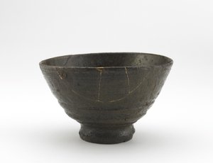 Cuenco de té Rakuzan en estilo Kugibori Irabo
