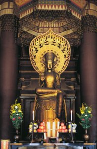 Estatua de Buda en el Templo Shitennojiji, Kansai, Osaka, Japón, siglo VI