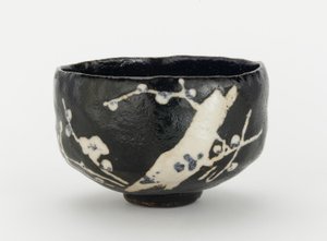 Tazón de té con diseño de árbol de ciruelo en flor, Kioto, prefectura de Kioto, período Edo de Japanese School