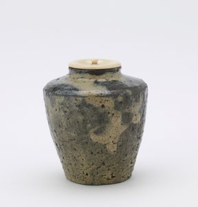 Caddy de té con lados facetados, tipo katatsuki, prefectura de Kumamoto, Período Edo, finales del siglo XVIII-XIX de Japanese School