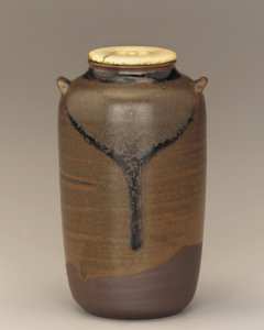 Caddy de té con dos asas, Koishibara, prefectura de Fukuoka, período Edo, finales del siglo XVII-principios del siglo XVIII de Japanese School