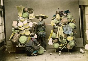 El vendedor de cestas, c.1888 (foto de albúmina coloreada a mano) de Japanese School