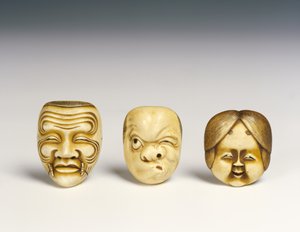 Tres máscaras de Japanese School