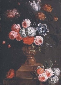 Tulipanes, Caléndulas, Viburnum, Nomeolvides, Rosas y otras Flores en una Urna de Jean Baptiste (attr. to) Bosschaert
