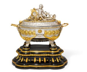 Sopera, tapa y soporte, Malinas, c.1780 (metal dorado y plata) de Jean Corneille Hendrickx