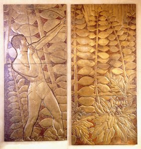 Cuatro paneles de madera lacada y dorada de 