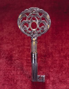 Llave de la oficina del rey Luis XV, doble “L” inscrita en un círculo de Jean Francois Oeben