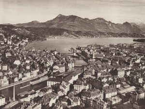 Suiza: Lucerna, desde el Gutsch, mirando hacia el lago y el Rigi (foto en blanco y negro) de Jean Gaberell