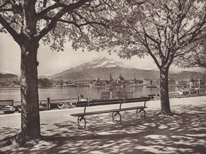 Suiza: Lucerna, con el Monte Pilatus (foto b/n)