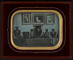 Bodegón de jarrones griegos y tres pinturas de Jean Gabriel Eynard