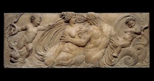 Ninfa y pequeño genio montan un caballo marino; Ninfa y Tritón rodeados de dos pequeños genios. Bajo relieve. Escultura en piedra de Jean Goujon