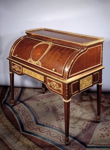 Mobiliario Luis XVI: escritorio cilíndrico de la Reina de Francia María Antonieta (1755-1793) hecho en amarant, palo de rosa, bronce y roble por Jean Henri Riesener (1734-1806) 1784 París, Museo del Louvre de Jean Henri Riesener