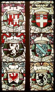 Escudos heráldicos asociados con Filiberto de Saboya, esposo de la donante, Margarita de Austria de Jean Orquois Jean Brachon Antoine Noisin