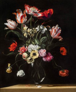 Tulipanes, narcisos, claveles, amapolas, anémonas y otras flores en un jarrón de vidrio sobre un borde de madera, uno de un par, siglo XVII de Jean Picart