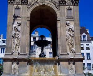 Arquitectura: detalle de la fuente de los Inocentes que representa a las ninfas. Diseñada por los arquitectos Jean Goujon, Augustin Pajou y Pierre Lescot. 1546-1549. Place Joachim du Bellay, París.