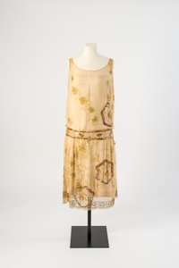Vestido de noche bordado con cuentas de gasa de seda amarillo limón, 1927