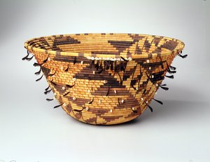Cesta de Dote o Pubertad de Niñas, Pomo, Pinoleville, California de Jenny Hughes