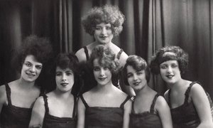Un grupo de danza o teatro