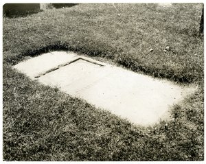 Lápida de Charlotte Temple en el cementerio de Trinity, Nueva York, EE.UU., c.1905-25 de Jessie Tarbox Beals