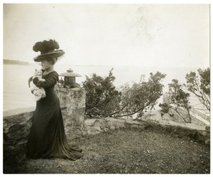 Ella Wheeler Wilcox en Sound Beach, Conn, c.1905-11 de Jessie Tarbox Beals