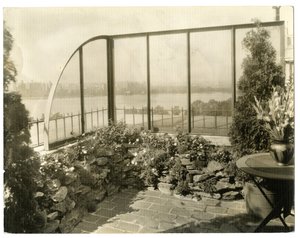 Jardín de la Sra. Regina Jais, c.1936-37 de Jessie Tarbox Beals