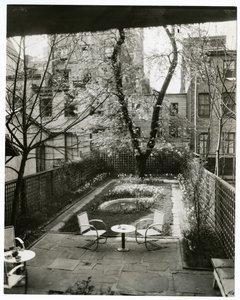 Jardín de la Sra. W H Wells 265 W 11th de Jessie Tarbox Beals