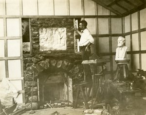 Karl Bitter (escultor) construyendo su propia chimenea de Jessie Tarbox Beals