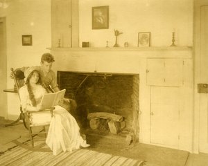 Malcolm Stewart Boylan y su madre. Él es uno de los 9 importantes escritores de títulos de Hollywood, c.1905-17 de Jessie Tarbox Beals