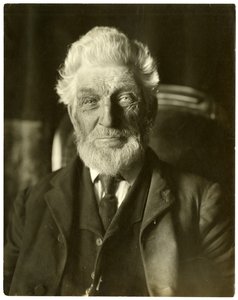 Sr. Messenger, apicultor, c.1905-09