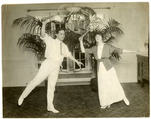 Nuevos bailarines parisinos Señor Sebastian y Mme Mann - bailaron en la inauguración del jardín en la azotea Albemarle Hoffman